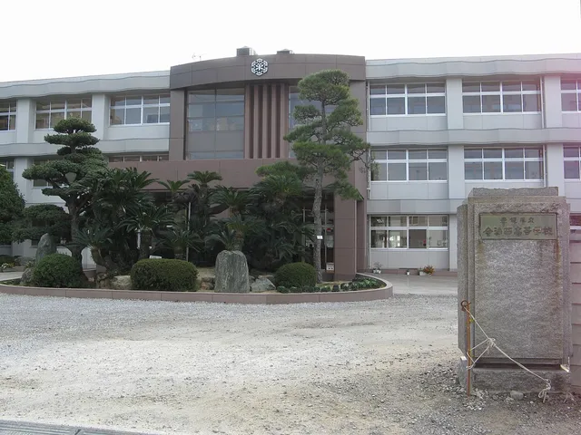 今治西高校の外観