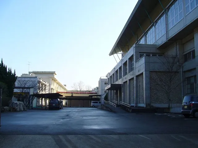 伊野商業高校の外観