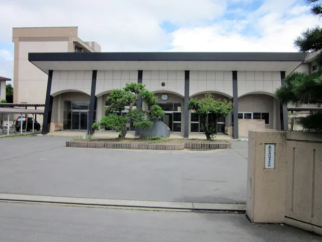 岩村田高校の外観