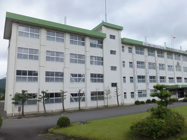 上浮穴高校の外観