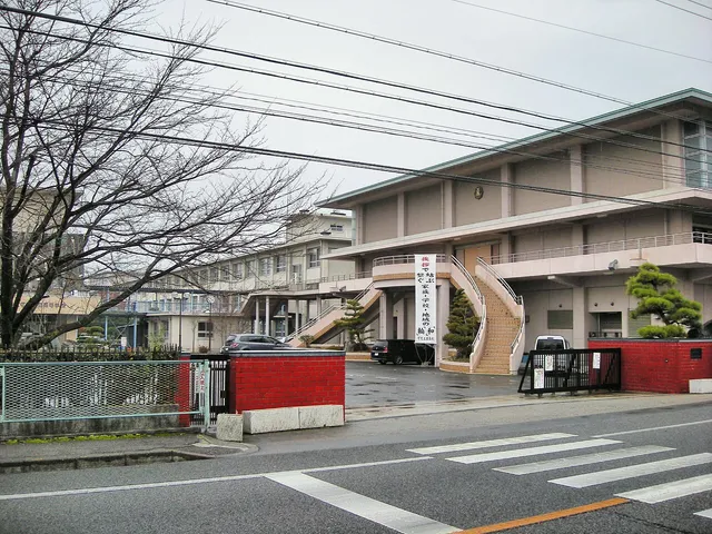 可児工業高校の外観