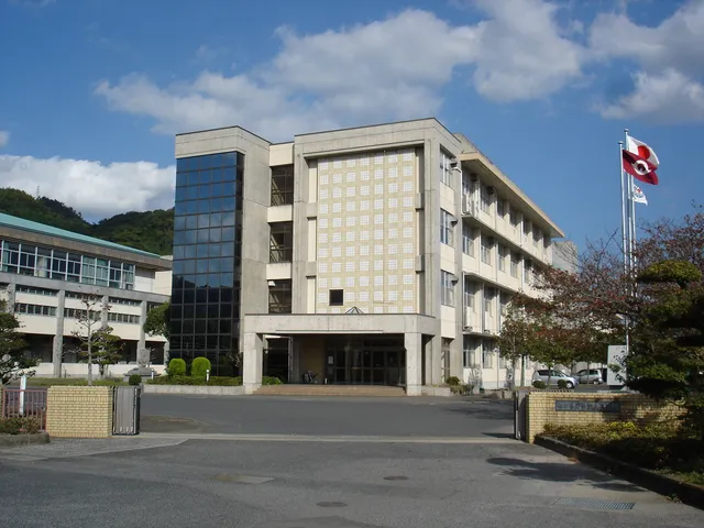 華陵高校の外観