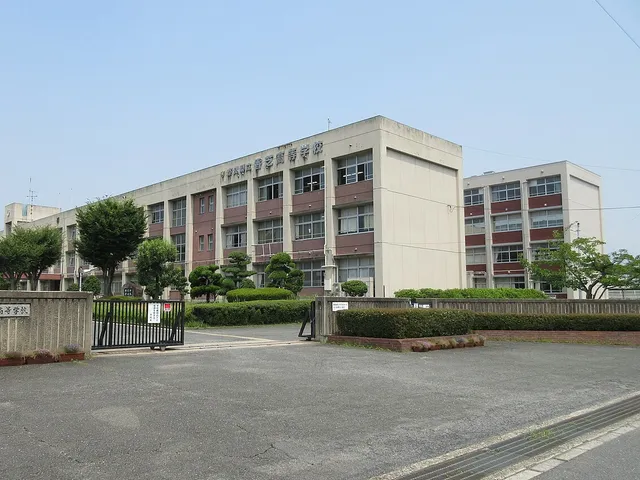 香芝高校の外観