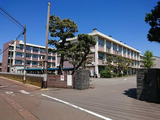 柏崎常盤高校の外観