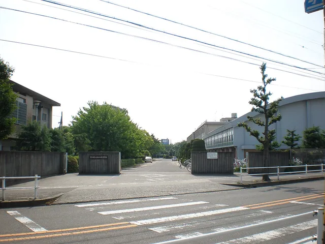 春日井高校の外観