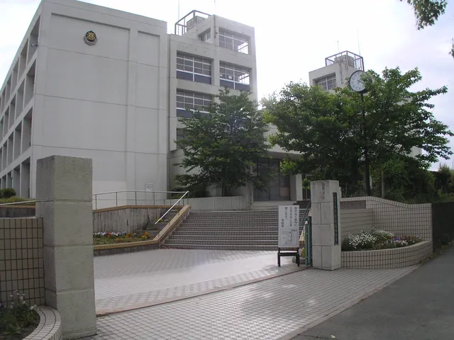 神戸高塚高校の外観