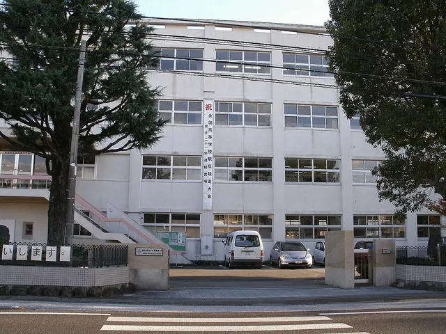 山田高校の外観