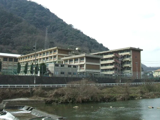 河内高校の外観