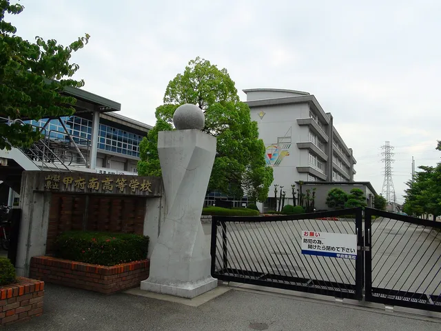 甲府南高校の外観