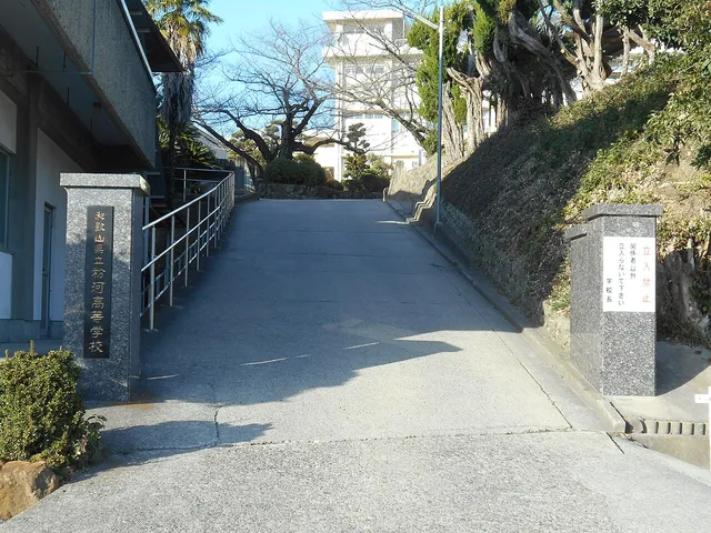 粉河高校の外観