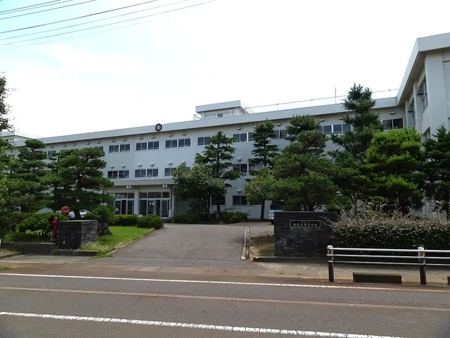 巻総合高校の外観