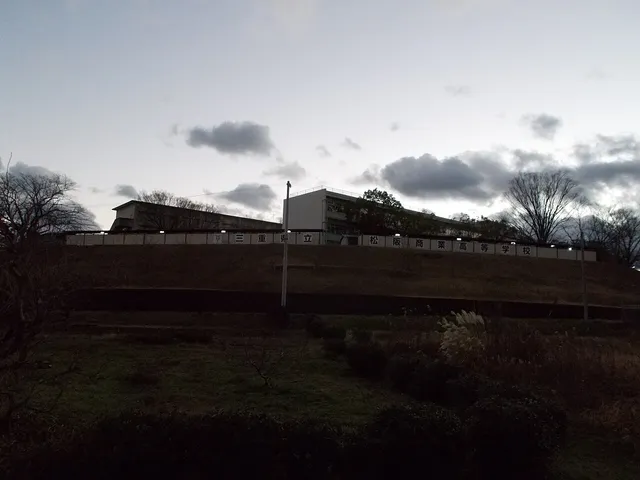松阪商業高校の外観