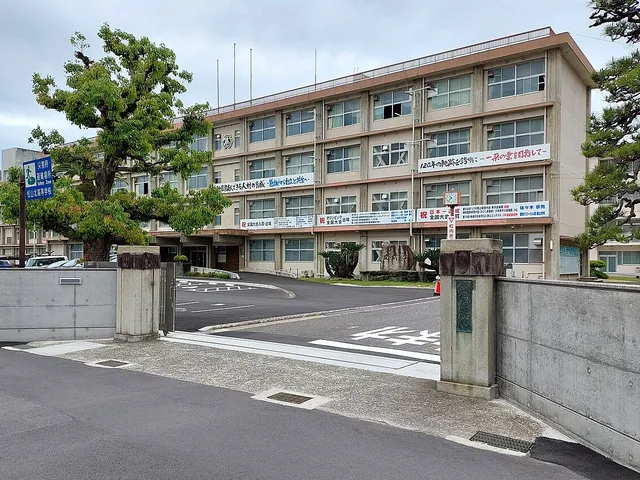 松山北高校の外観