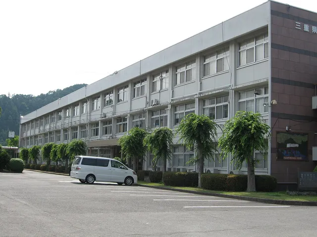白山高校の外観