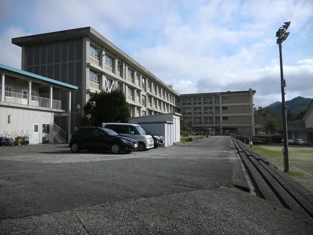 向原高校の外観