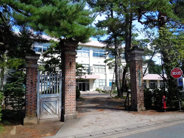 村松高校の外観
