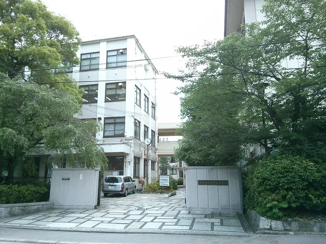 紫野高校の外観