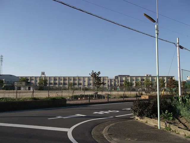 中川青和高校の外観