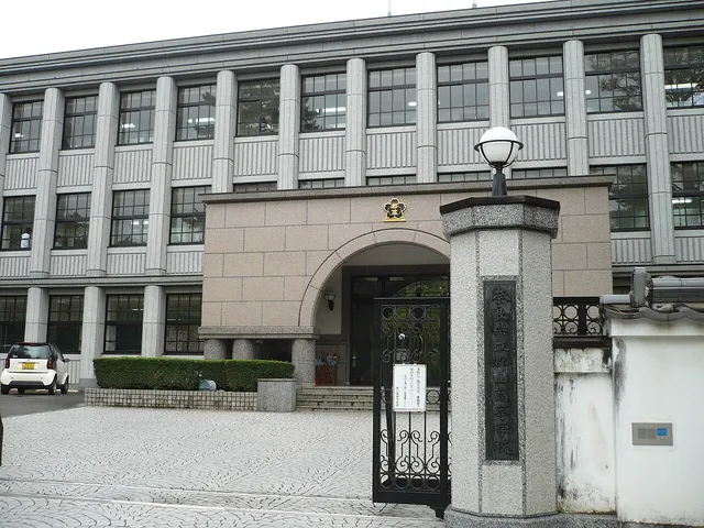 郡山高校の外観