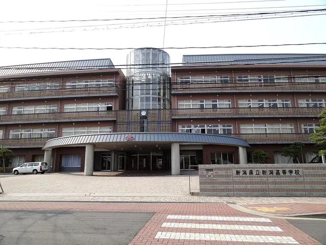 新潟高校の外観