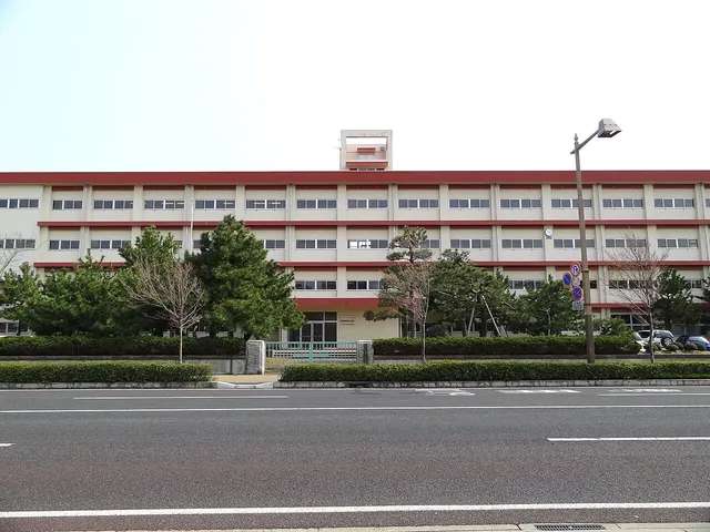 新潟商業高校の外観