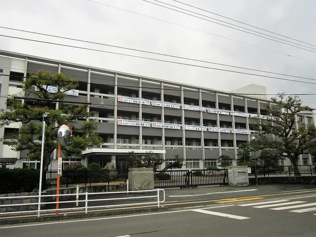 新居浜西高校の外観
