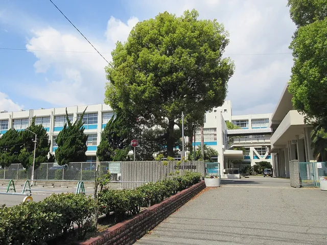 西宮南高校の外観