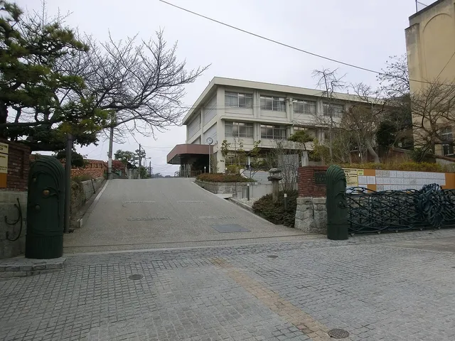 尾道東高校の外観