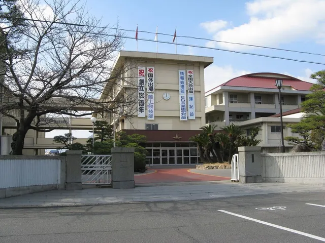 尾道商業高校の外観