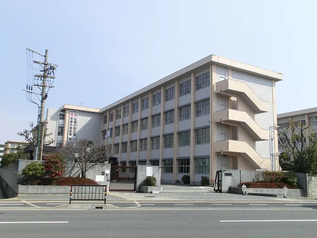 和泉高校の外観