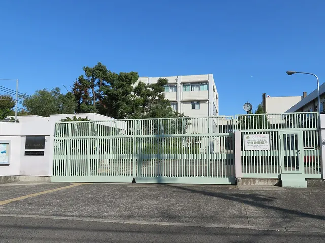 大阪わかば高校の外観