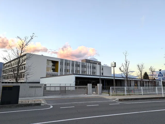 青洲高校の外観