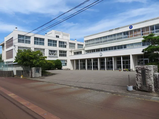 正徳館高校の外観