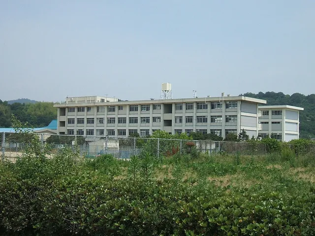 瀬戸田高校の外観