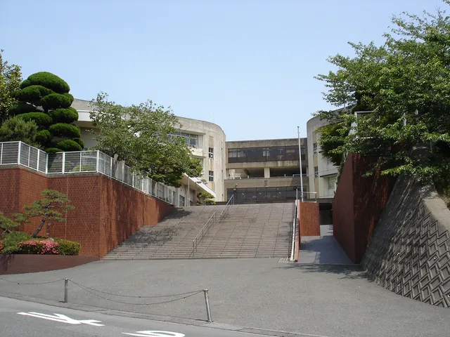 下関西高校の外観