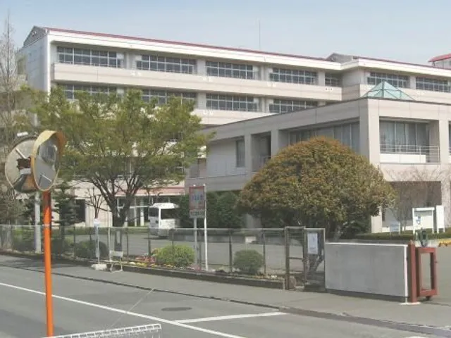 静岡市立高校の外観