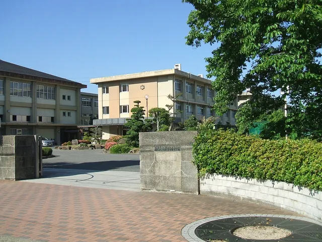 庄原格致高校の外観