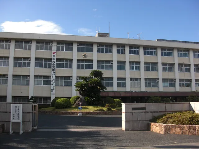 総社高校の外観
