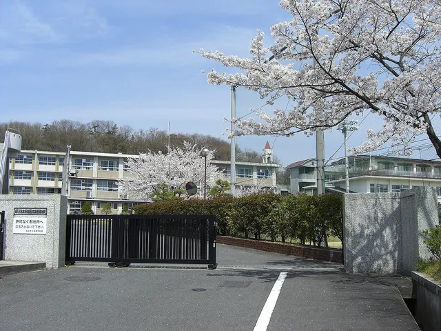 多治見北高校の外観