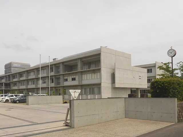 高松東高校の外観