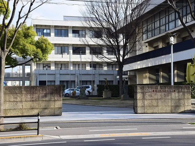 高松工芸高校の外観