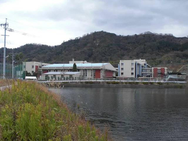 高松西高校の外観
