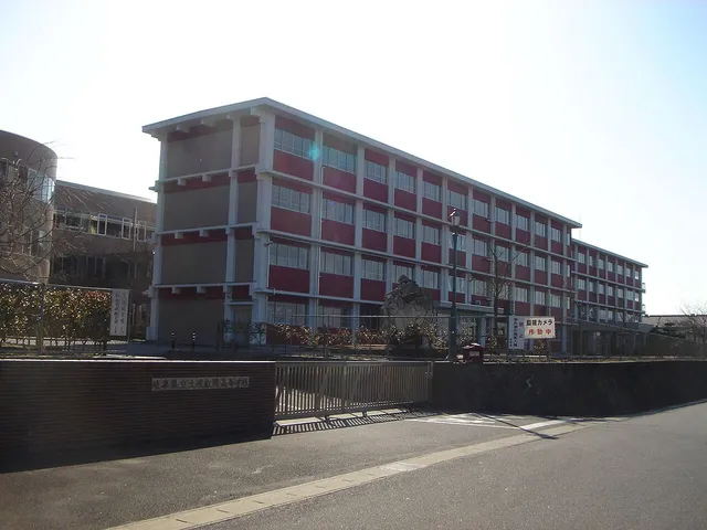 土岐紅陵高校の外観