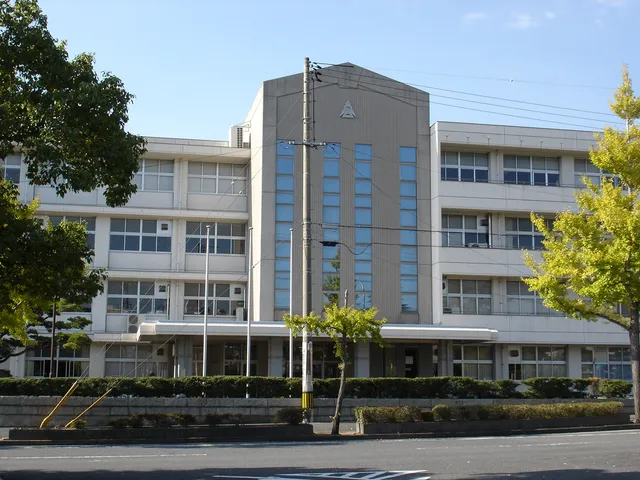 徳山高校の外観