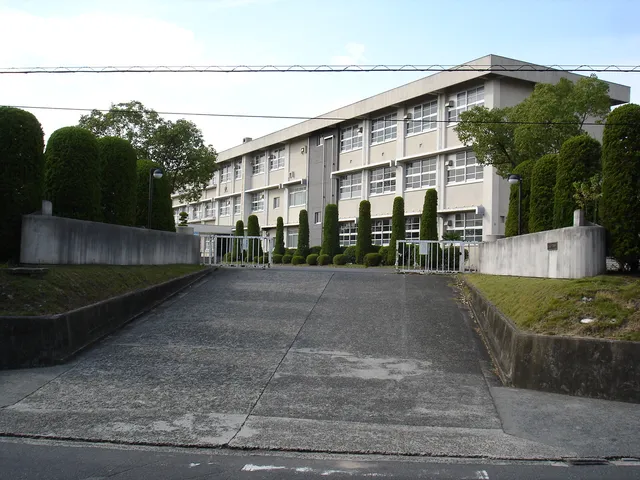 徳山商工高校の外観