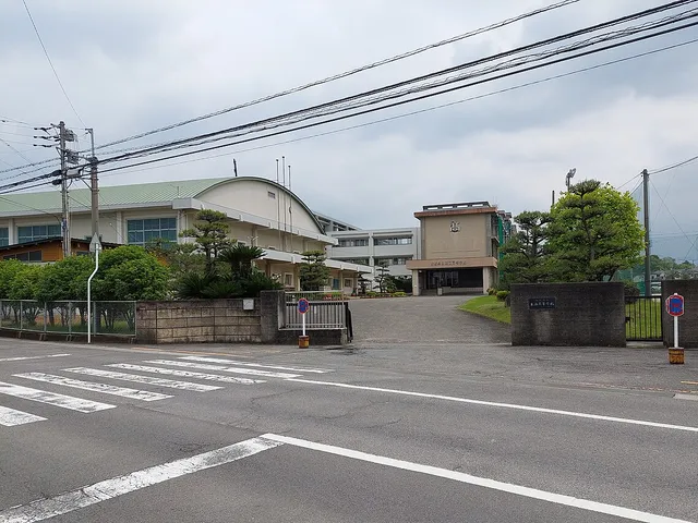 東温高校の外観