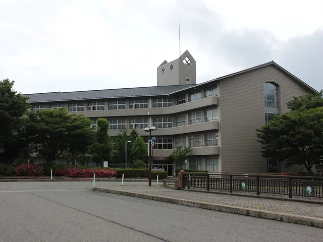 鶴来高校の外観