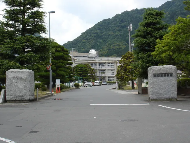 山口高校の外観