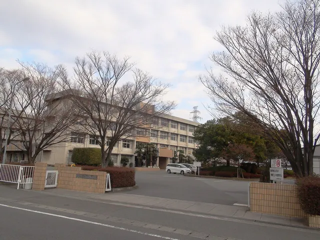 白根高校の外観