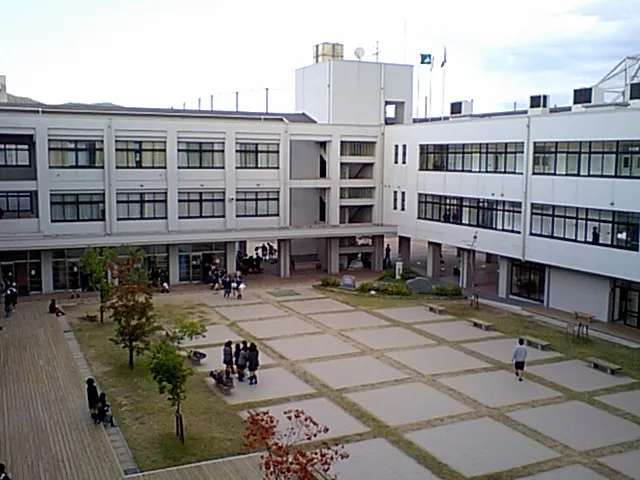 山城高校の外観